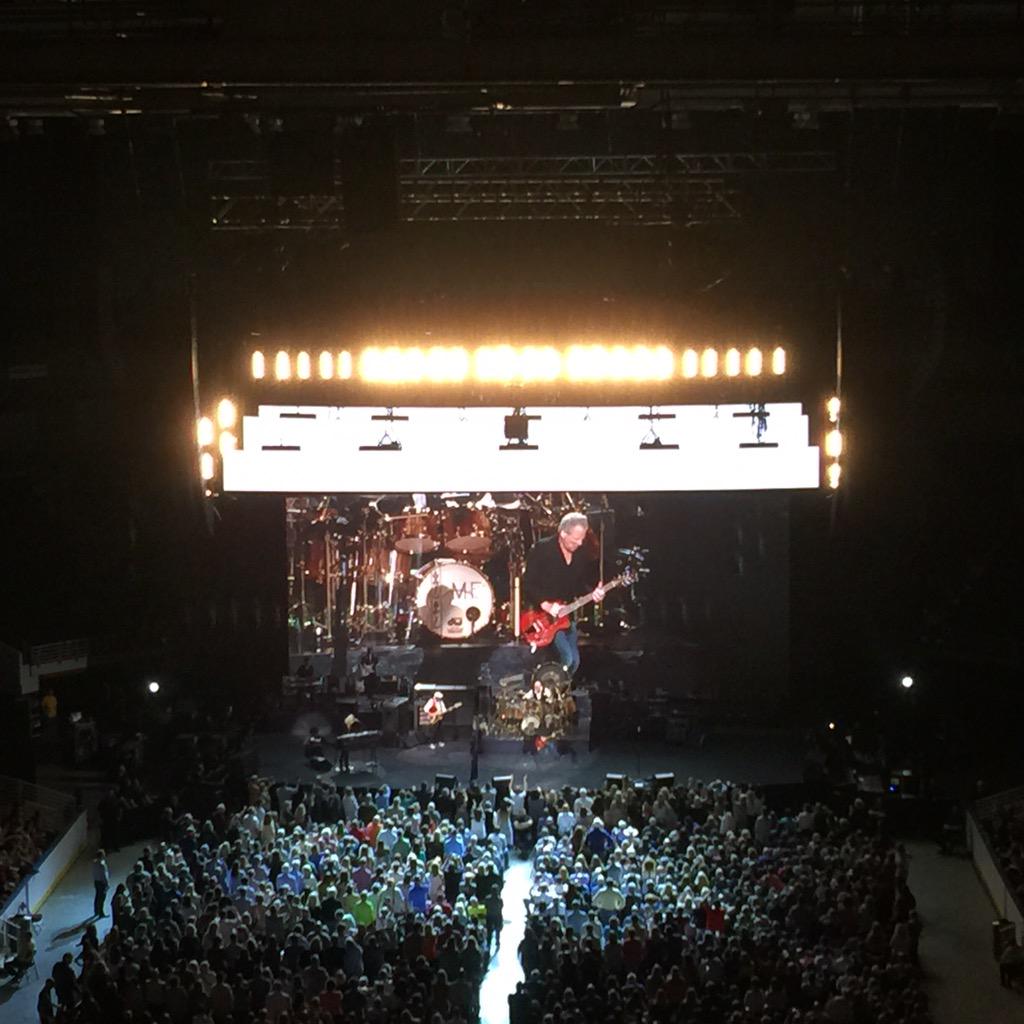 REVIEW: Fleetwood Mac fans flames of past