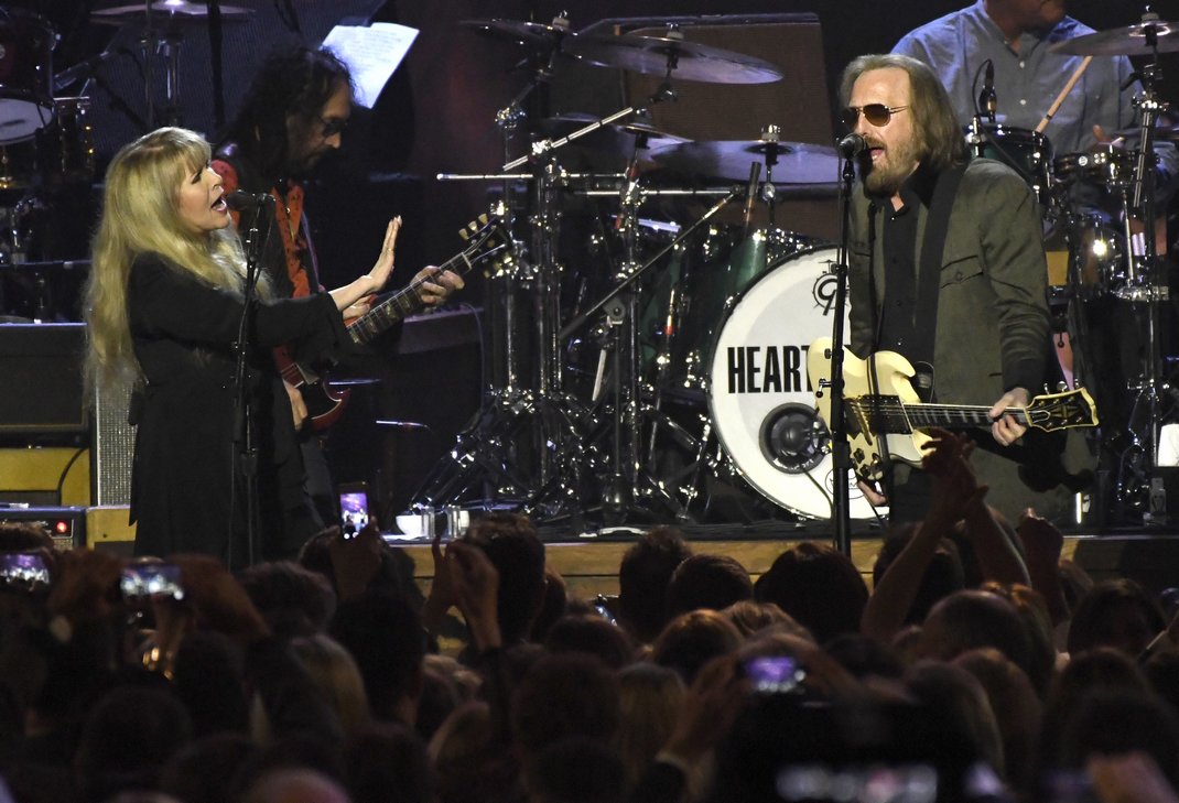 Stevie Nicks honors Tom Petty @MusiCares all-star gala