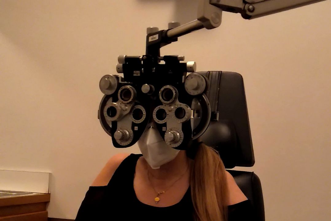 Stevie Nicks is not letting eye exam get in the way of wearing mask