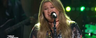 Kelly Clarkson image