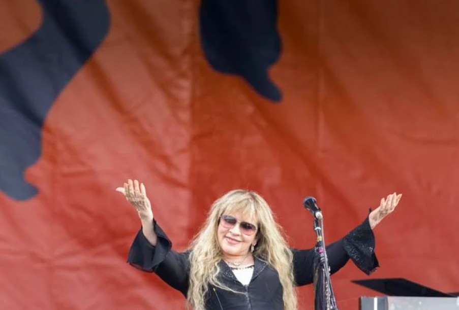Stevie Nicks made people cry as she topped a day heavy on female acts at Jazz Fest