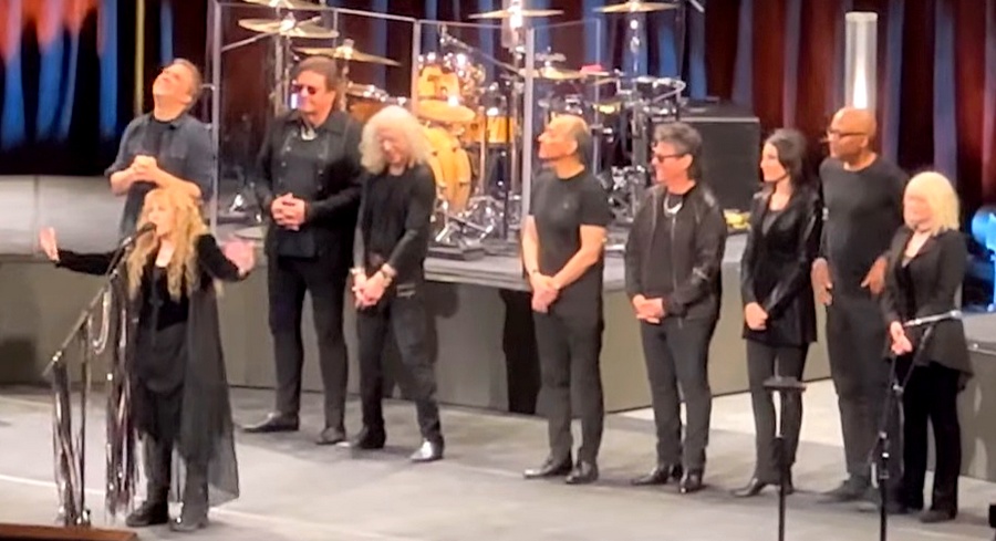 Stevie Nicks returns to the stage with spring shows